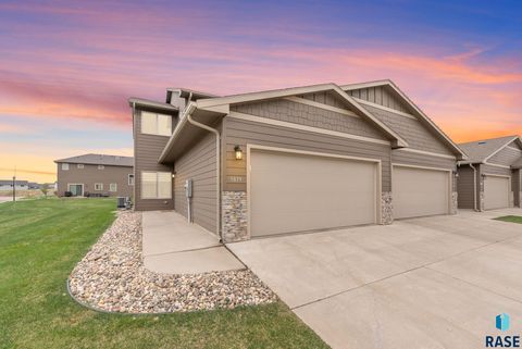 Photo of 5839 S Bounty Pl, Sioux Falls, SD 57108 (MLS # 22602735)
