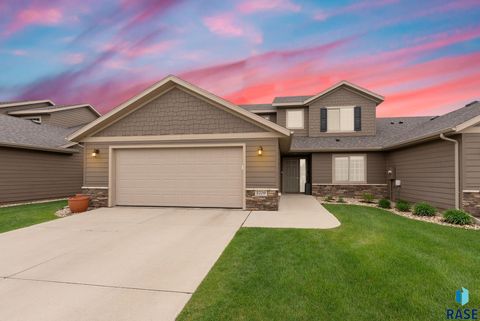 Photo of 5709 S Plainside Pl, Sioux Falls, SD 57108 (MLS # 22602961)