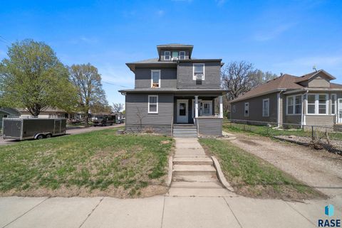 Photo of 1118 W 8th St, Sioux Falls, SD 57104 (MLS # 22603143)