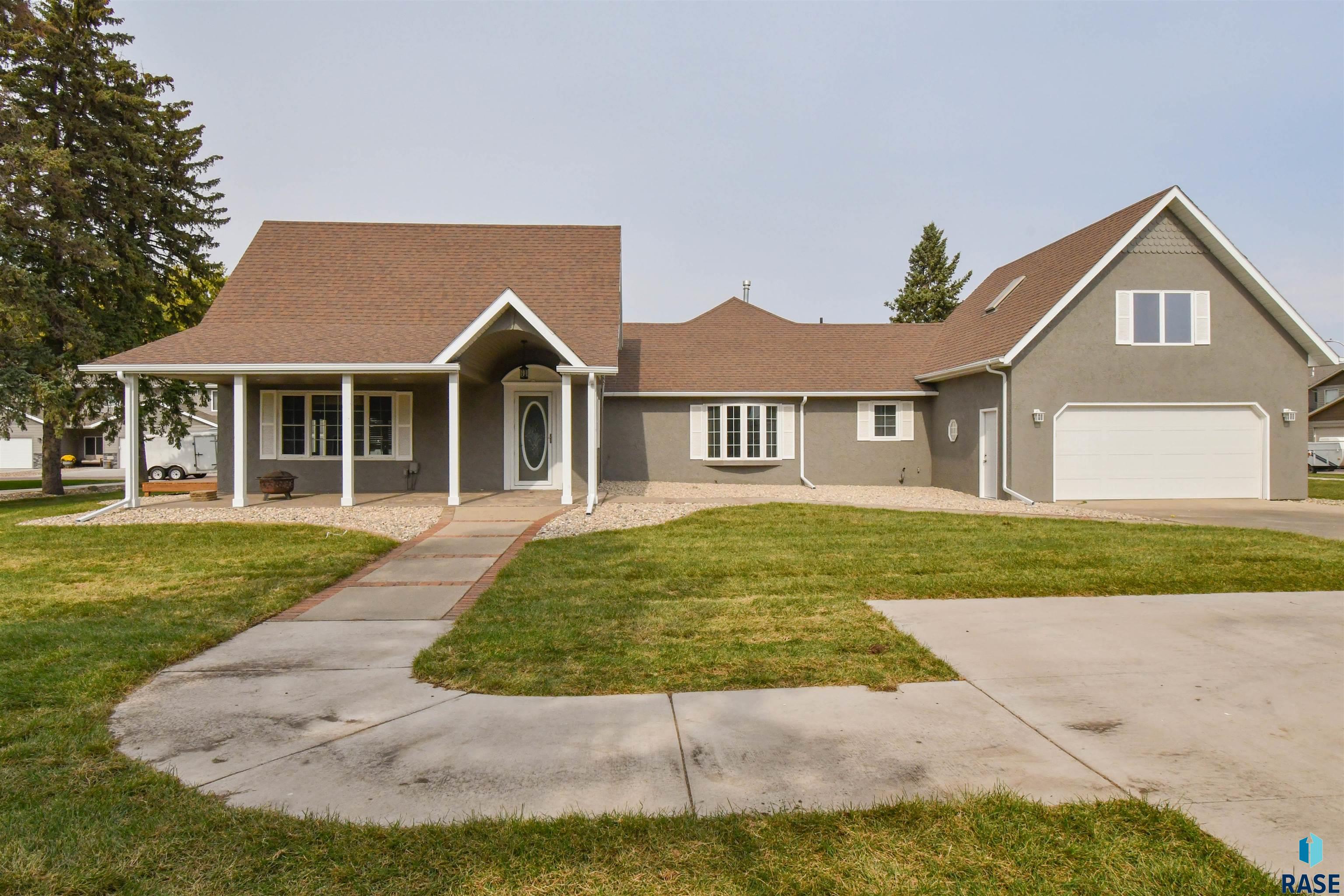 Photo 1 of 60 — 335 Vernon Dr, Harrisburg, SD 57032