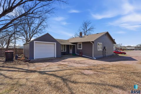 Photo of 320 S 2nd Ave, Brandon, SD 57005 (MLS # 22602244)