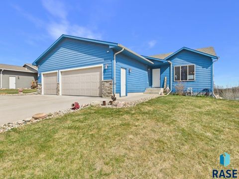 Photo of 1724 E Tracy Ln, Sioux Falls, SD 57103 (MLS # 22602214)