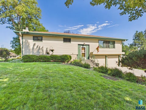 Homes For Sale - 3200 S O'gorman Drive<br/> Sioux Falls, SD 57105
