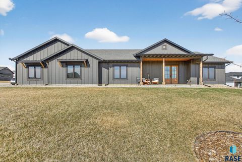 Photo of 2400 N Reichelt Cir, Tea, SD 57064 (MLS # 22602078)