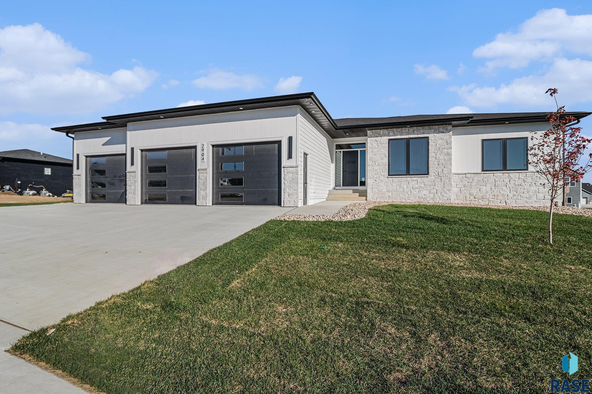 2904 Dunraven Ave