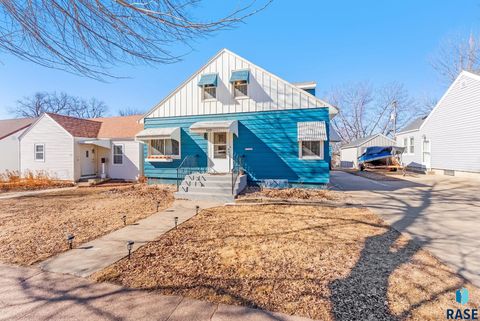 Photo of 409 S Hawthorne Ave, Sioux Falls, SD 57104 (MLS # 22602476)