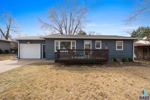 Photo of 709 S Annway Dr, Sioux Falls, SD 57103 (MLS # 22602046)