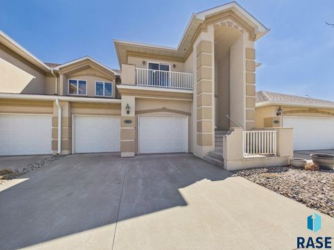 Photo of 5920 S Grand Lodge Pl 2 #2, Sioux Falls, SD 57108 (MLS # 22602598)