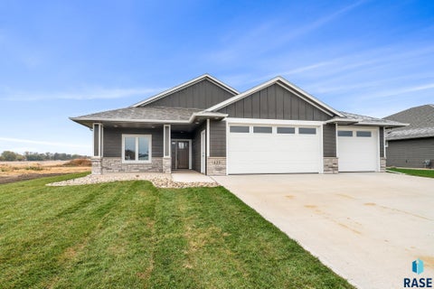 Homes For Sale - 325 E 8th Street<br/> Tea, SD 57064