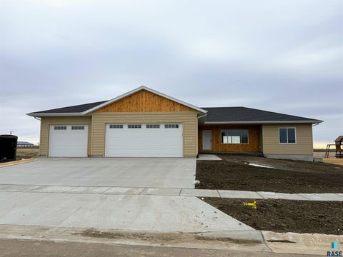 Photo of 612 Wildwood Ave, Colman, SD 57017 (MLS # 22602380)