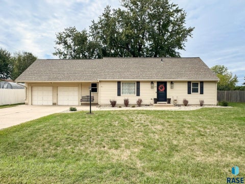 Homes For Sale - 1711 N Wedgewood Road<br/> Sioux Falls, SD 57107