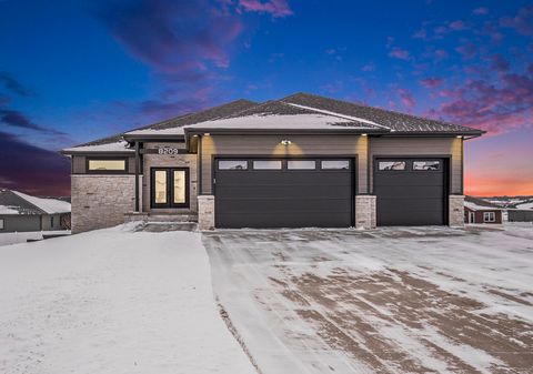 Photo of 8209 E Ladyslipper Cir, Sioux Falls, SD 57110 (MLS # 22600106)