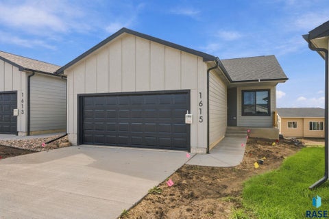 Townhouse For Sale - 1615 N Tina Drive<br/> Minnehaha County, Sioux Falls, SD 57110