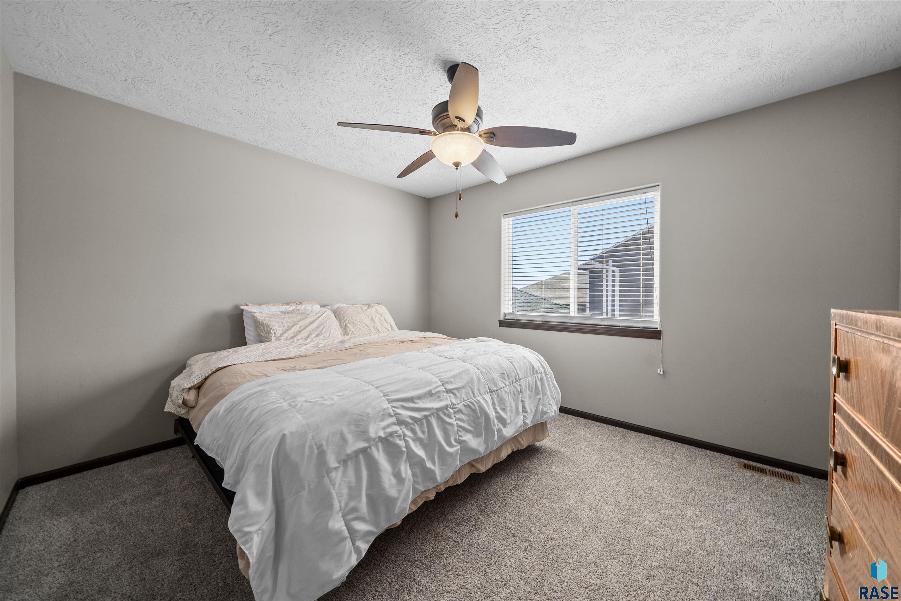 Harrisburg, South Dakota 57032, United States, 4 Bedrooms Bedrooms, ,2 BathroomsBathrooms,Residential,Active,228074