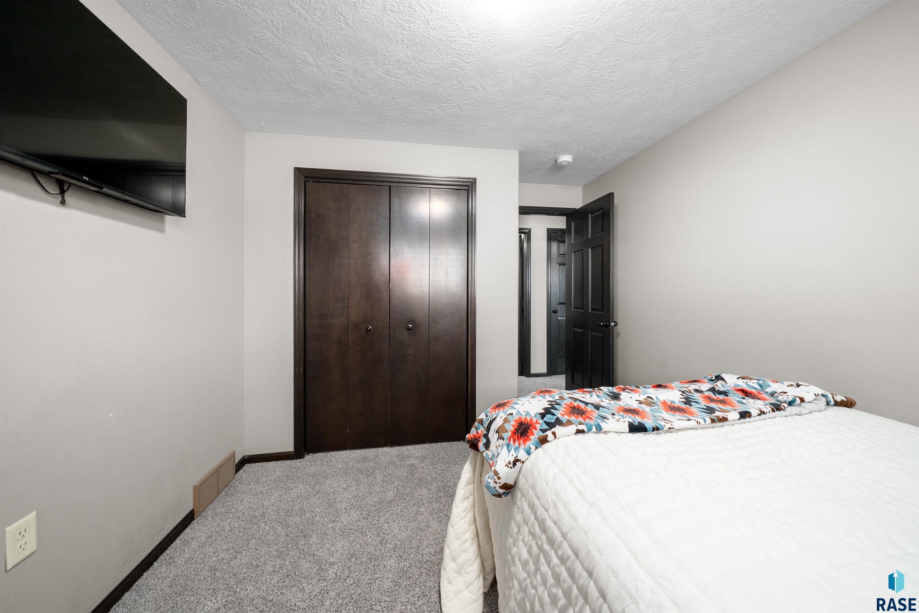 Harrisburg, South Dakota 57032, United States, 4 Bedrooms Bedrooms, ,2 BathroomsBathrooms,Residential,Active,228074