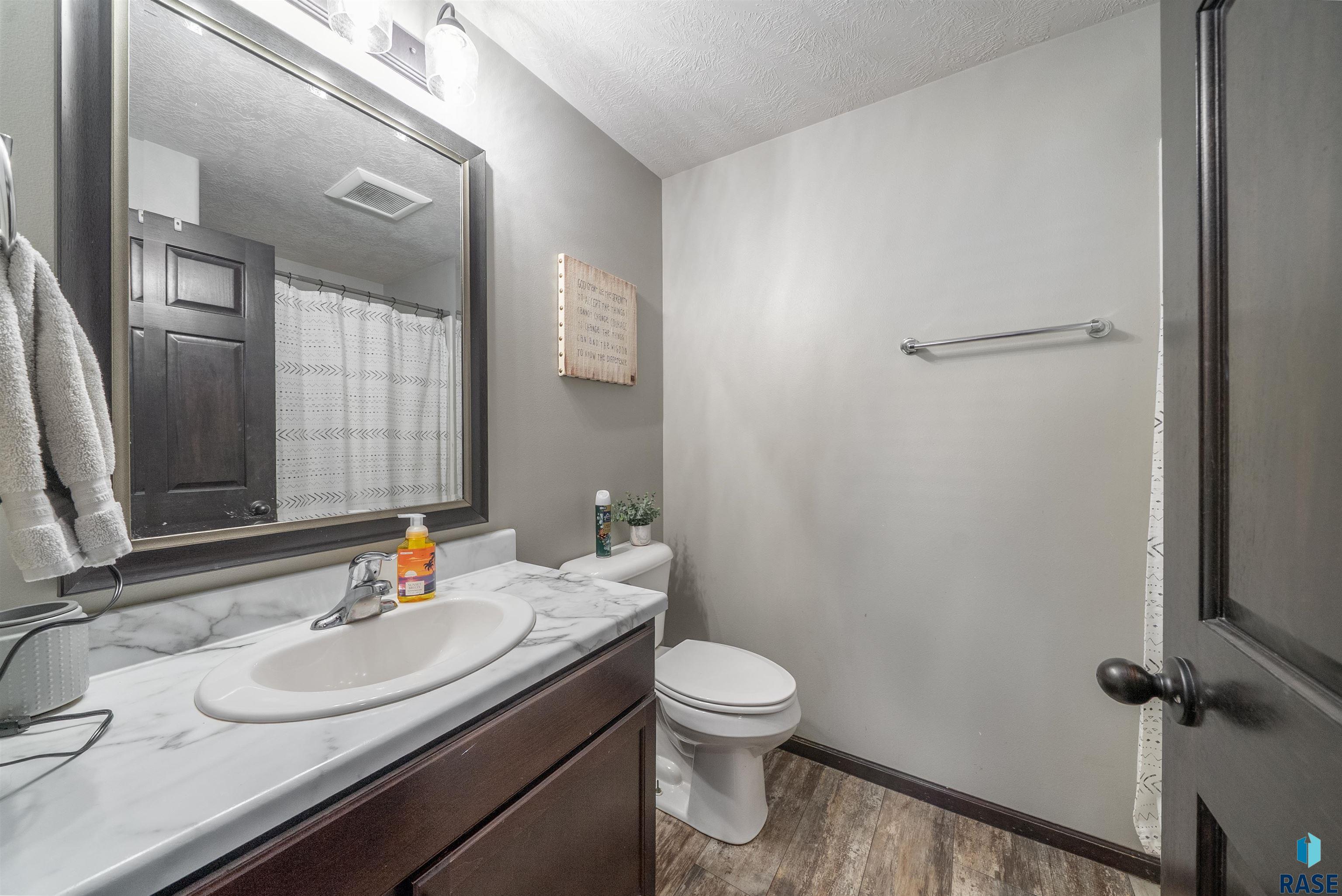 Harrisburg, South Dakota 57032, United States, 4 Bedrooms Bedrooms, ,2 BathroomsBathrooms,Residential,Active,228074