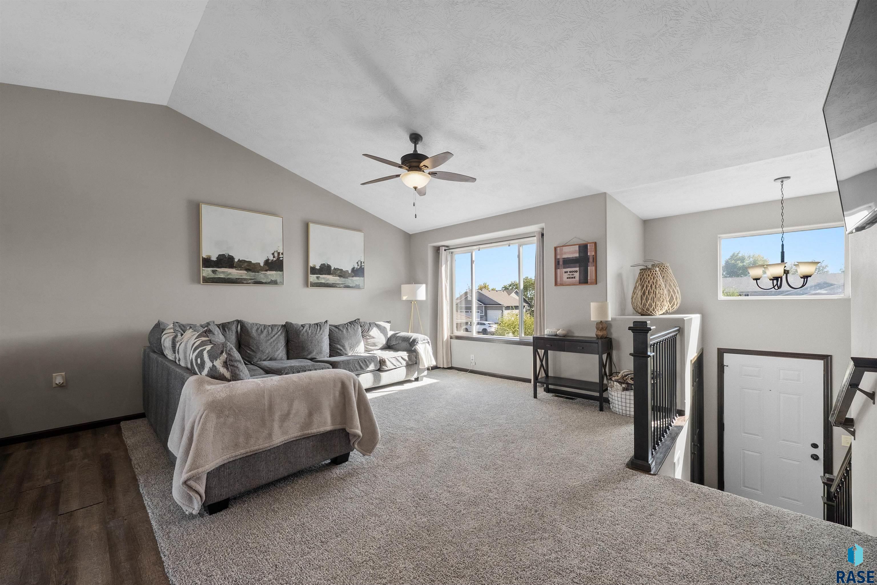 Harrisburg, South Dakota 57032, United States, 4 Bedrooms Bedrooms, ,2 BathroomsBathrooms,Residential,Active,228074