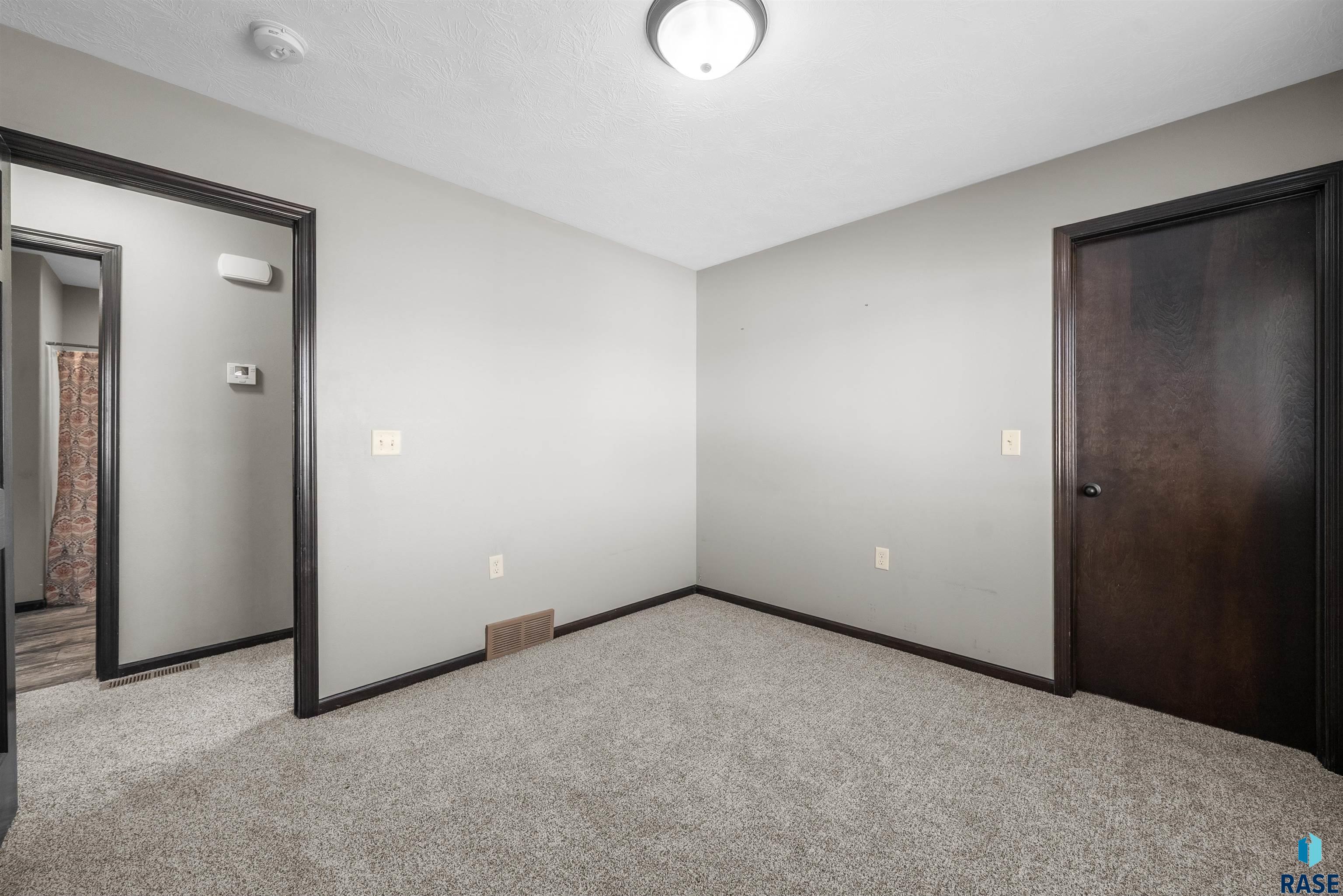 Harrisburg, South Dakota 57032, United States, 4 Bedrooms Bedrooms, ,2 BathroomsBathrooms,Residential,Active,228074