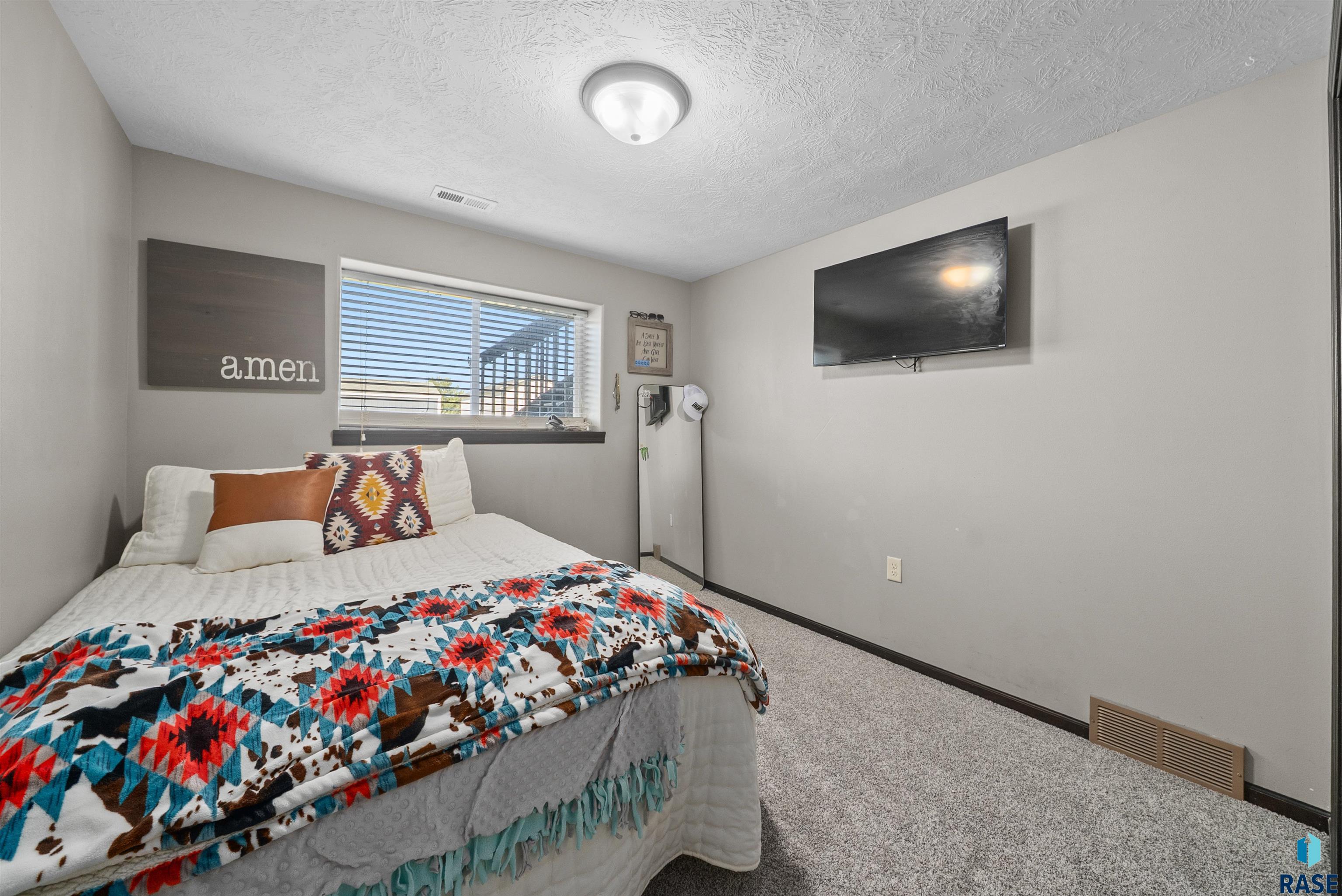 Harrisburg, South Dakota 57032, United States, 4 Bedrooms Bedrooms, ,2 BathroomsBathrooms,Residential,Active,228074