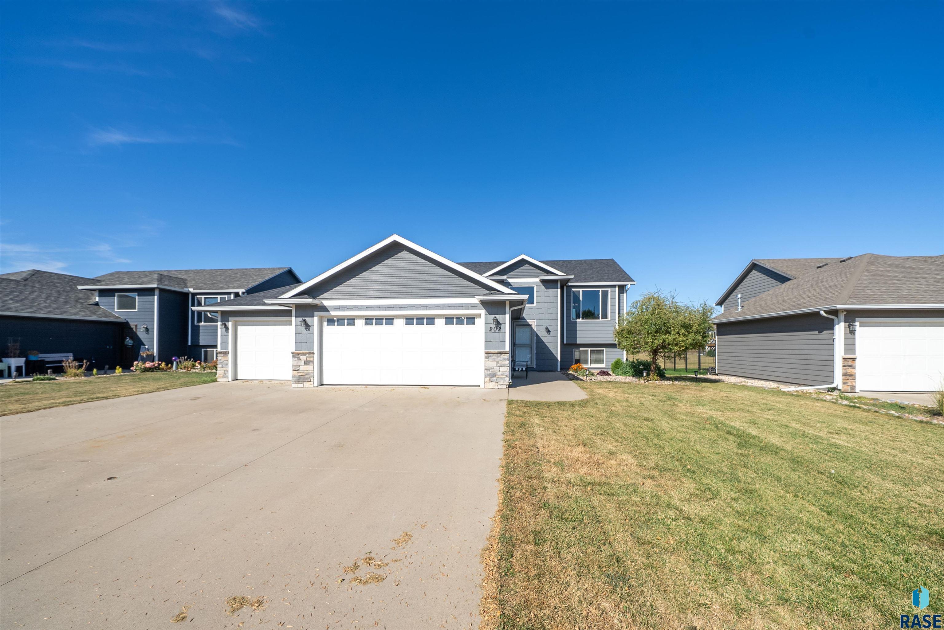 Harrisburg, South Dakota 57032, United States, 4 Bedrooms Bedrooms, ,2 BathroomsBathrooms,Residential,Active,228074