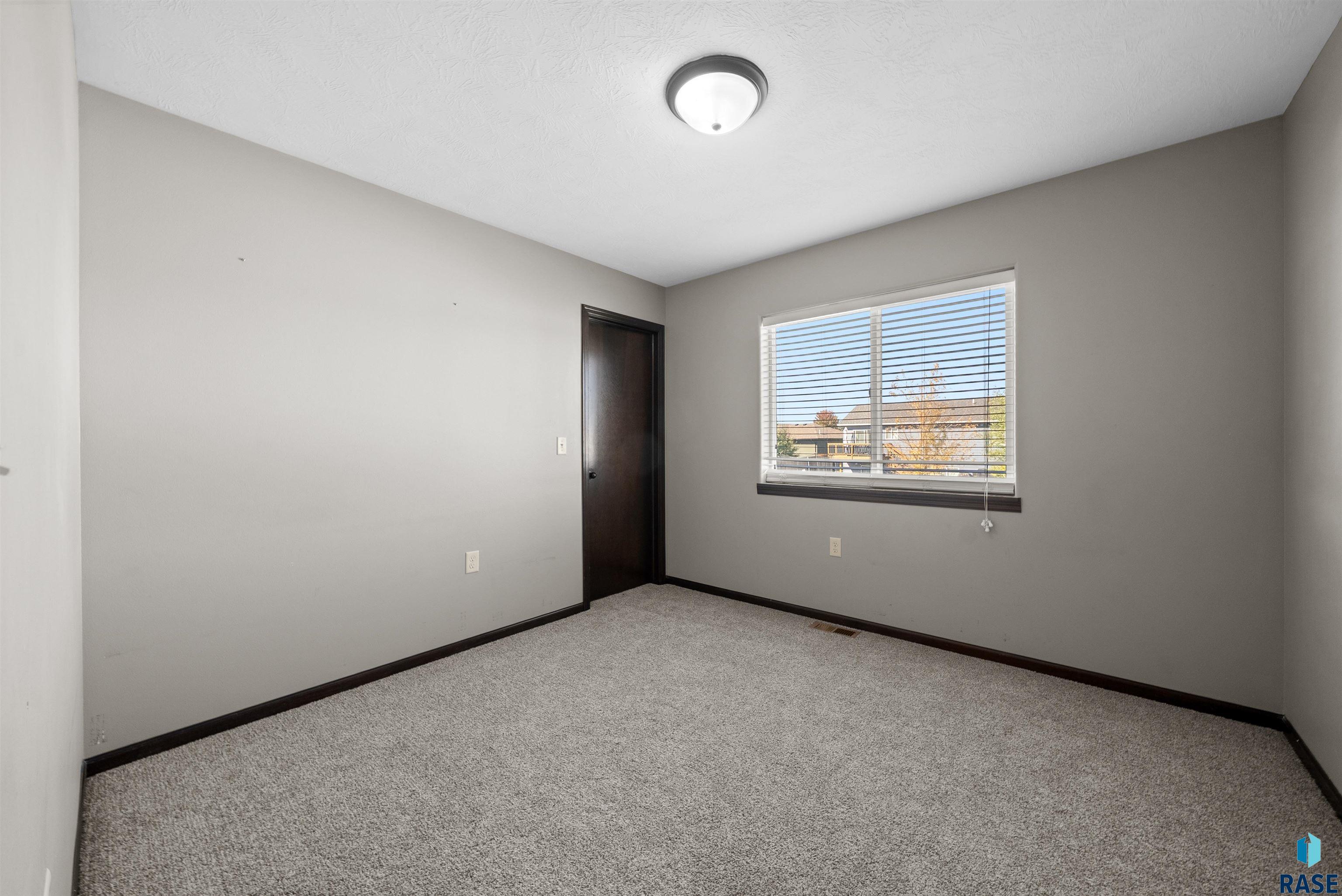 Harrisburg, South Dakota 57032, United States, 4 Bedrooms Bedrooms, ,2 BathroomsBathrooms,Residential,Active,228074