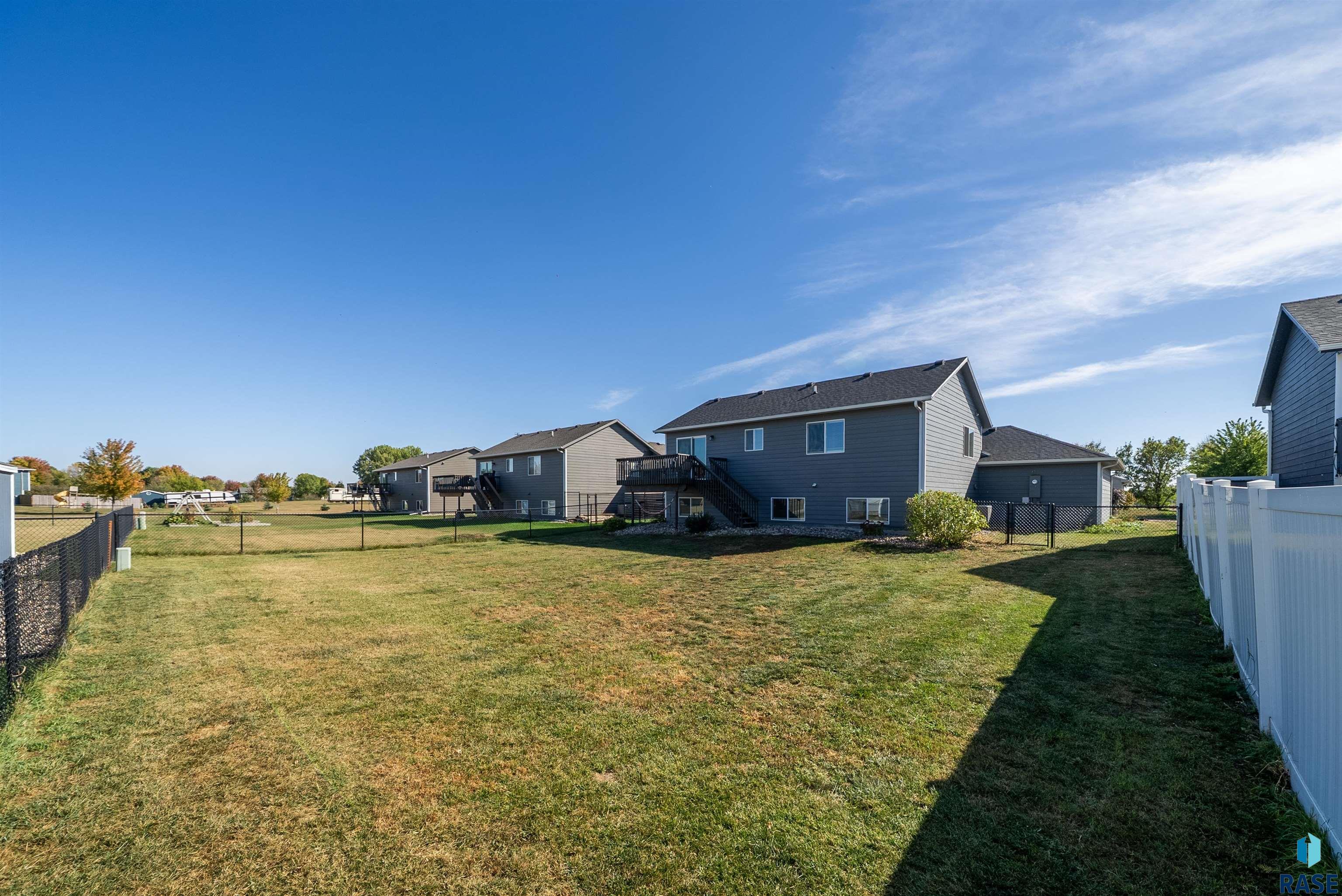 Harrisburg, South Dakota 57032, United States, 4 Bedrooms Bedrooms, ,2 BathroomsBathrooms,Residential,Active,228074