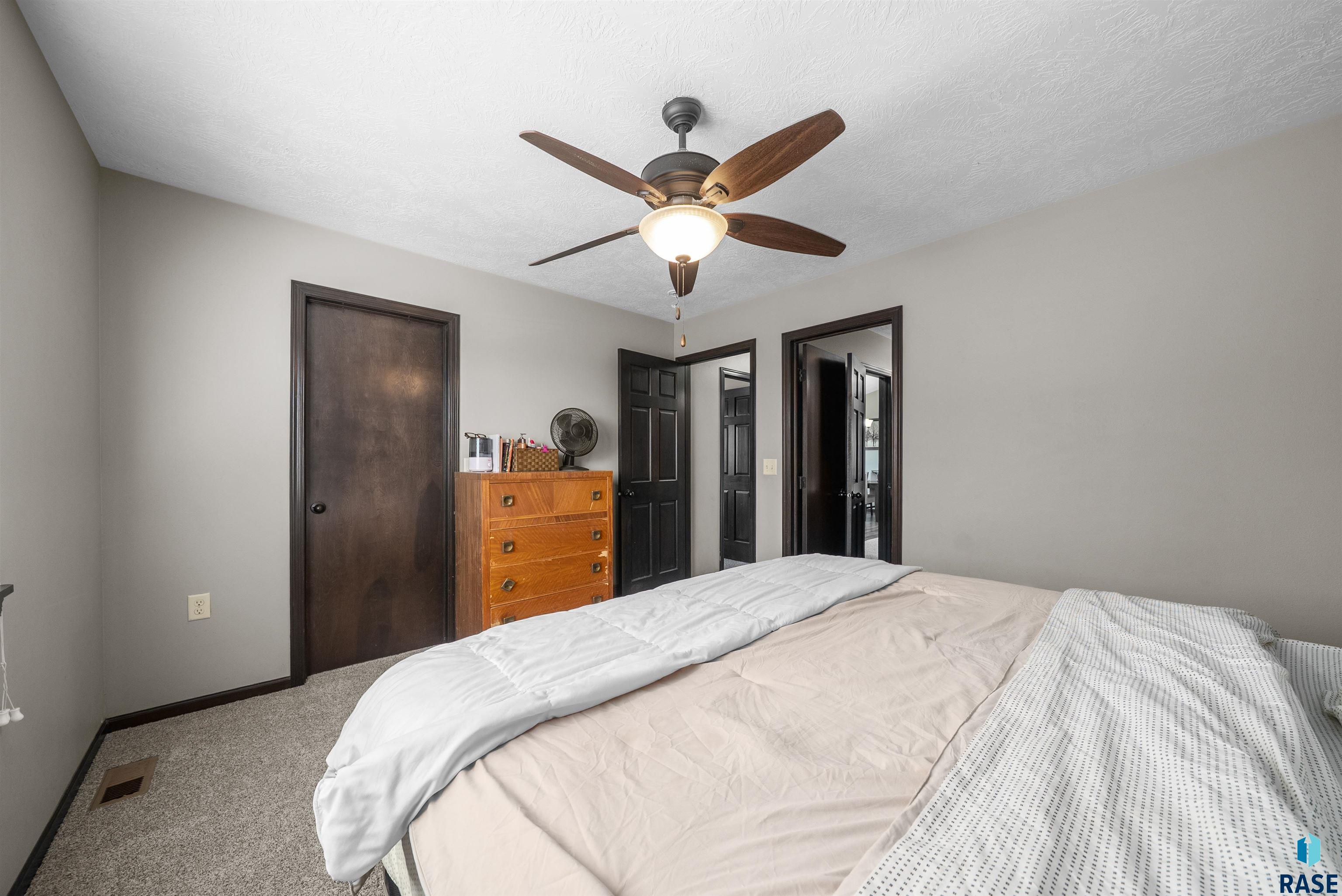 Harrisburg, South Dakota 57032, United States, 4 Bedrooms Bedrooms, ,2 BathroomsBathrooms,Residential,Active,228074