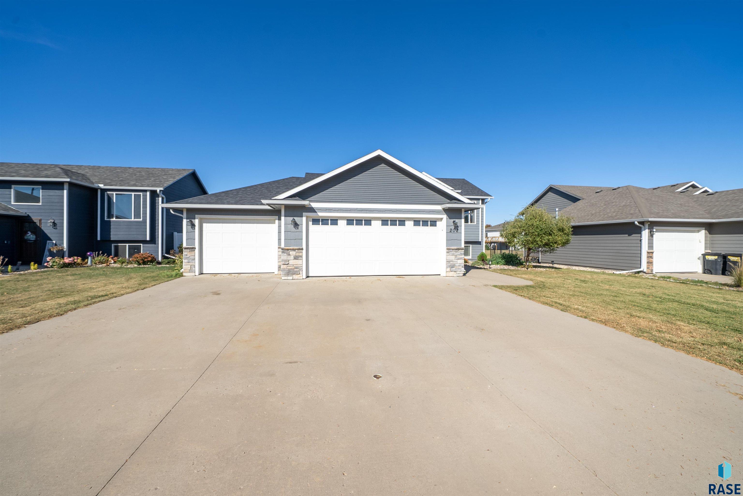 Harrisburg, South Dakota 57032, United States, 4 Bedrooms Bedrooms, ,2 BathroomsBathrooms,Residential,Active,228074