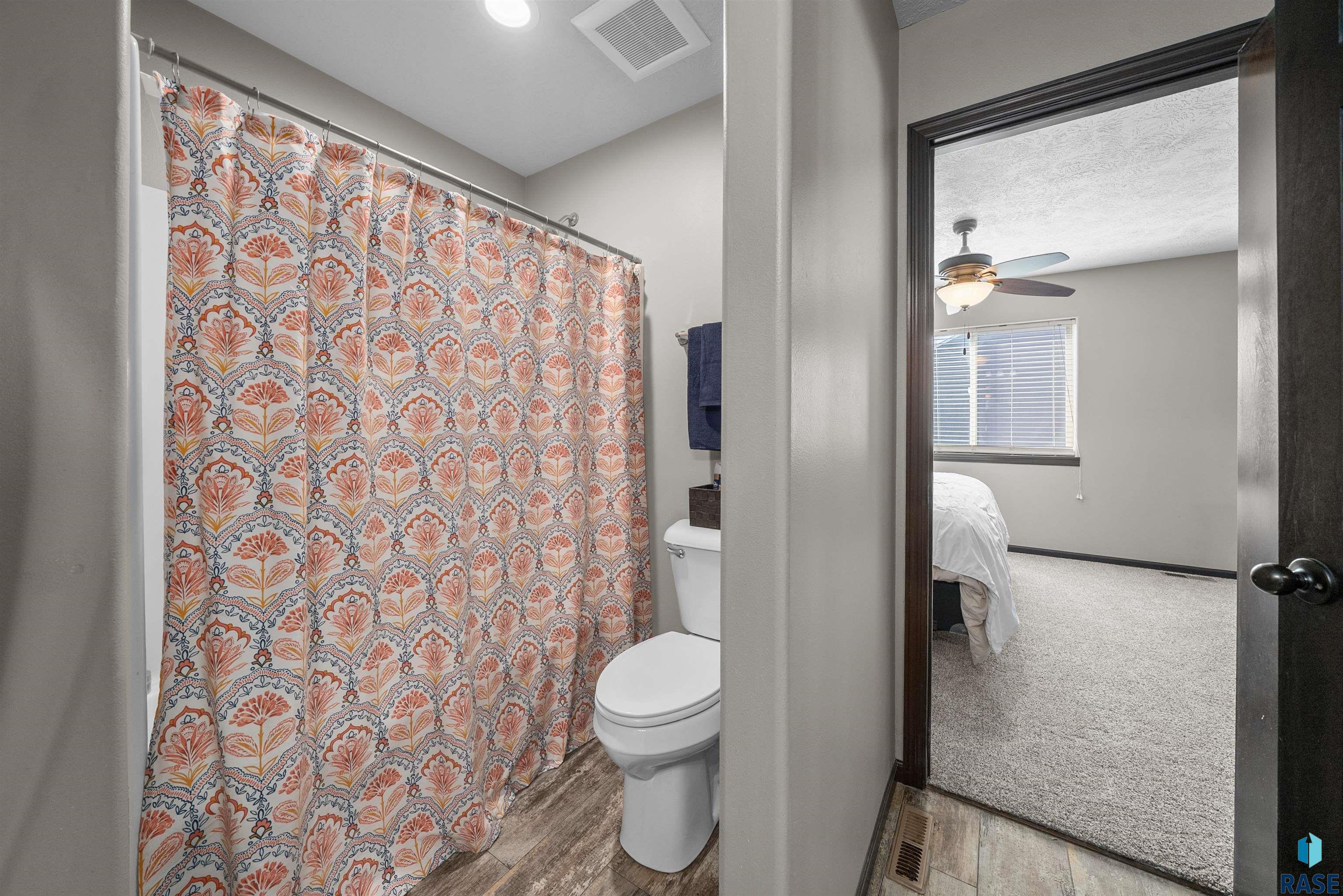 Harrisburg, South Dakota 57032, United States, 4 Bedrooms Bedrooms, ,2 BathroomsBathrooms,Residential,Active,228074