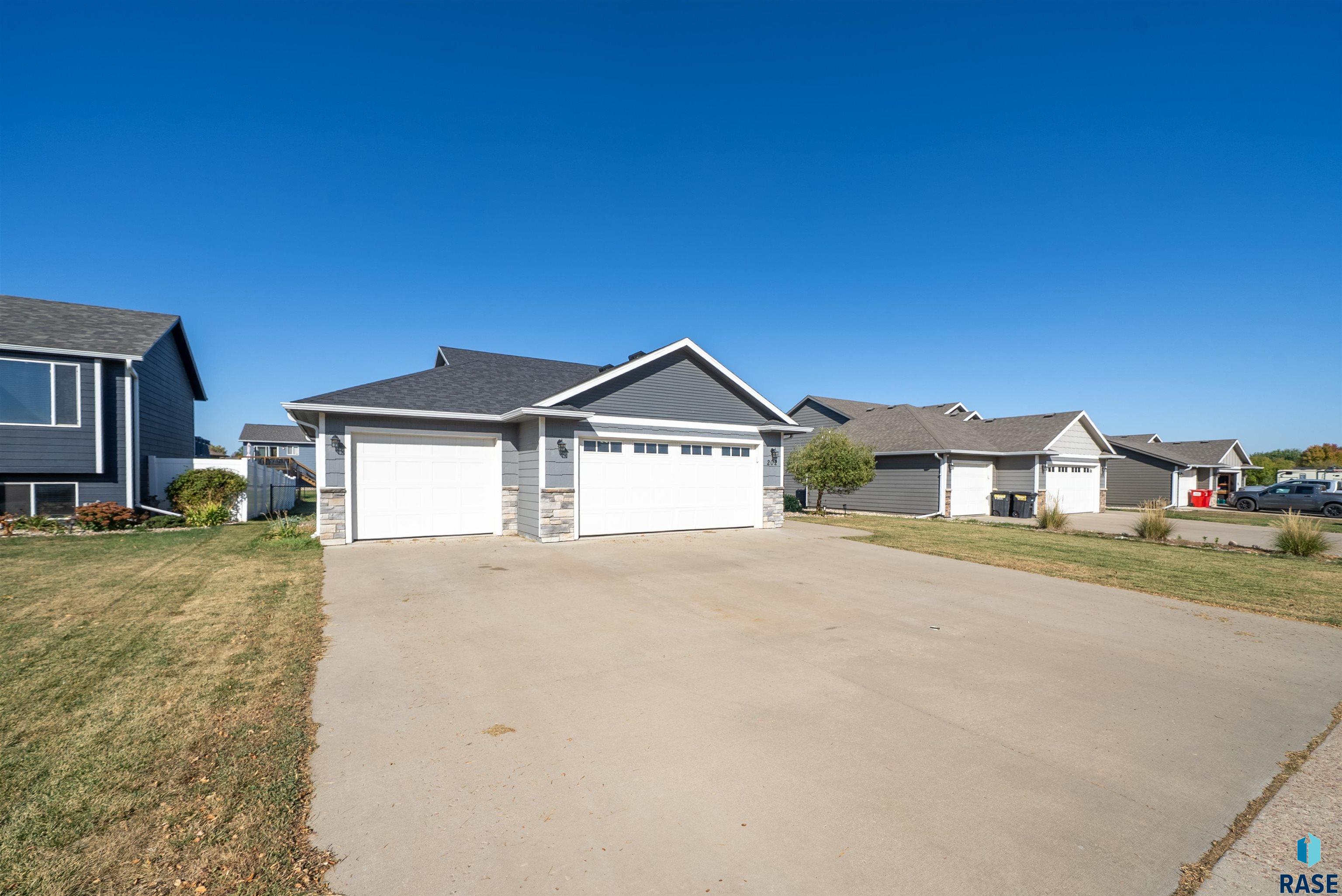 Harrisburg, South Dakota 57032, United States, 4 Bedrooms Bedrooms, ,2 BathroomsBathrooms,Residential,Active,228074