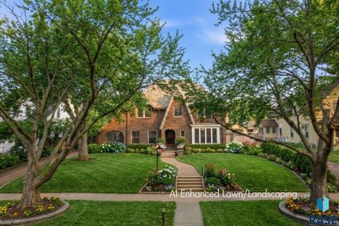 Photo of 1315 S Main Ave, Sioux Falls, SD 57105 (MLS # 22601651)