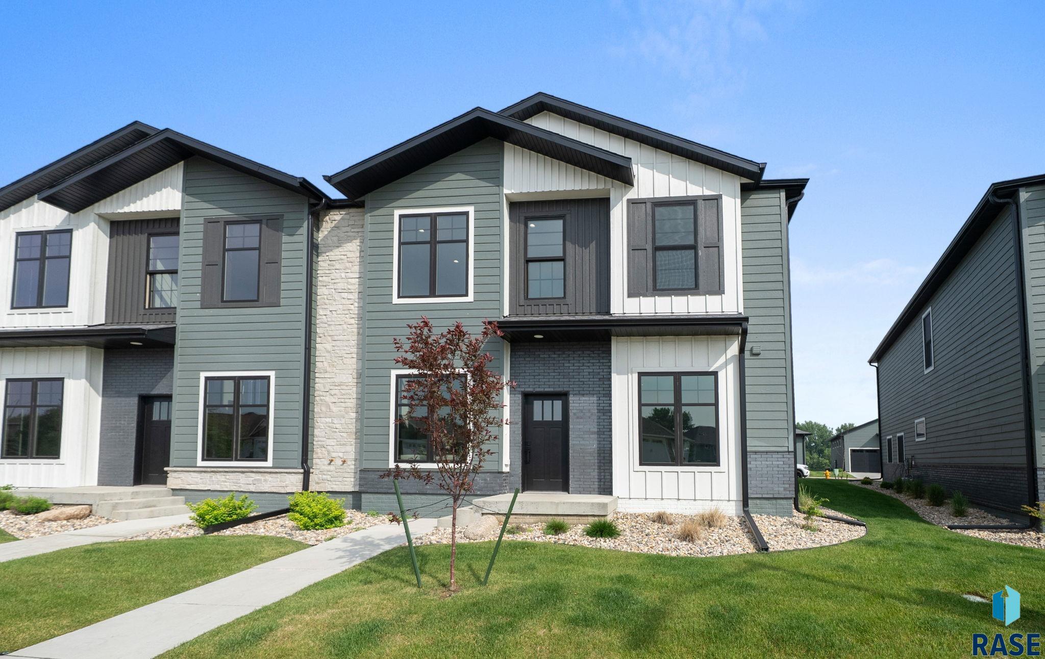 8617 W Shoreline Pl