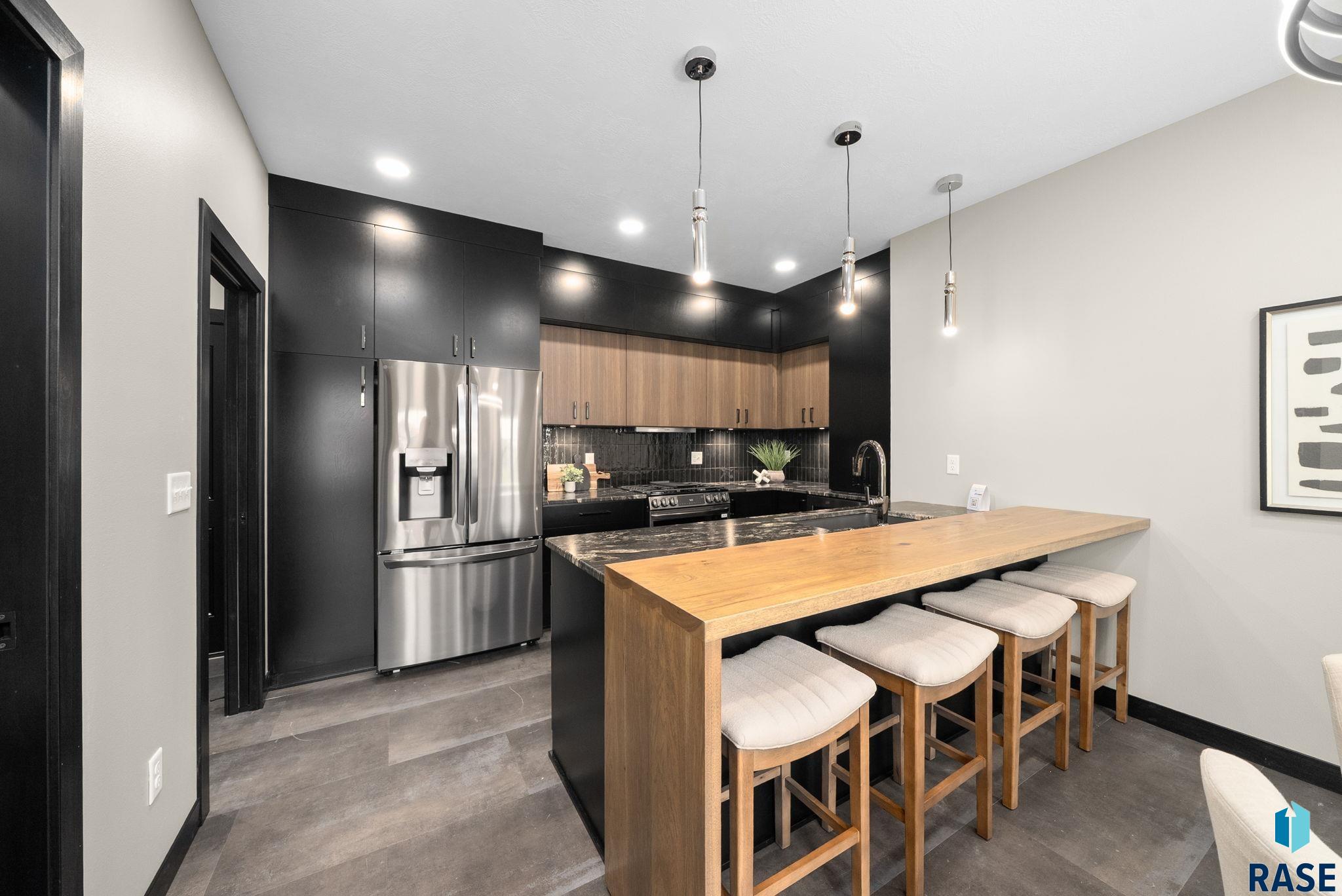8617 W Shoreline Pl