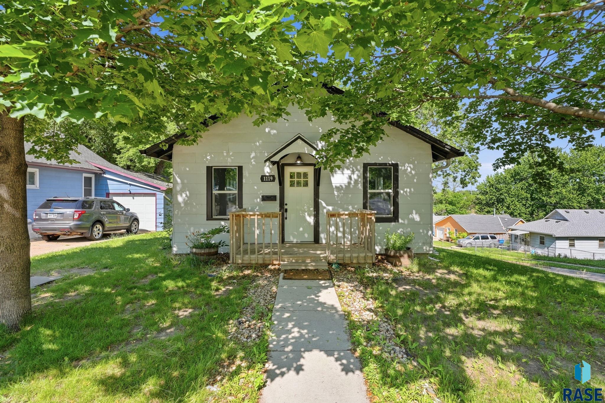1119 N Duluth Ave