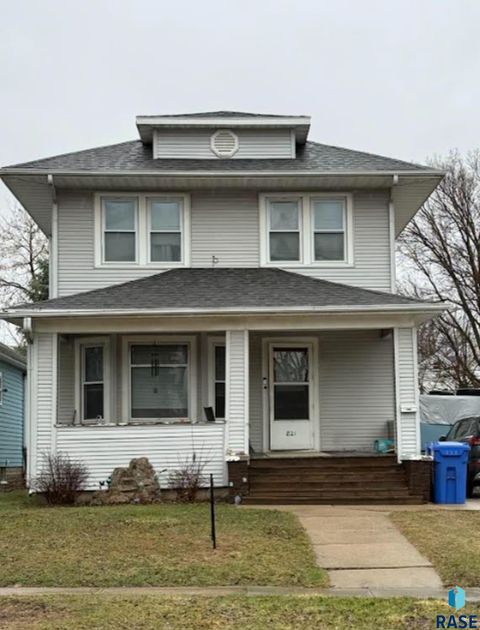 Photo of 821 S 1st Ave, Sioux Falls, SD 57104 (MLS # 22602647)