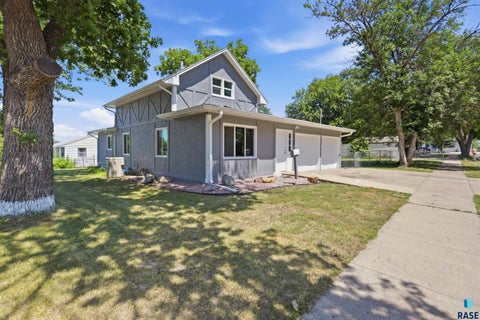 Homes For Sale - 2104 E Russell Street<br/> Sioux Falls, SD 57103