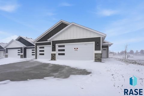 Photo of 6700 S Belgrave Trl, Sioux Falls, SD 57106 (MLS # 22600692)