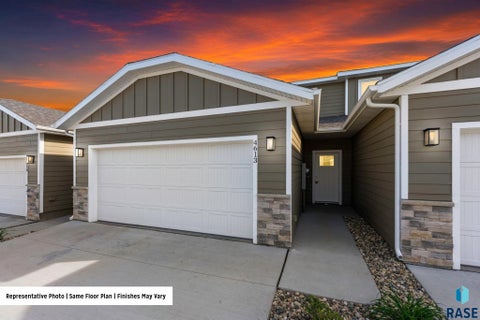 Townhouse For Sale - 4615 E Whisper Ridge Place<br/> Sioux Falls, SD 57108