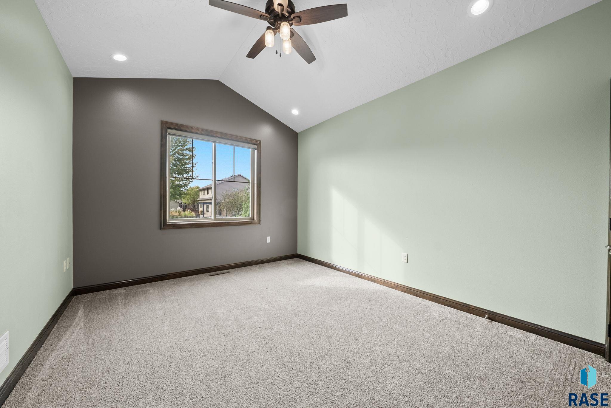 Sioux Falls, South Dakota 57108, United States, 5 Bedrooms Bedrooms, ,3 BathroomsBathrooms,Residential,Active,229236