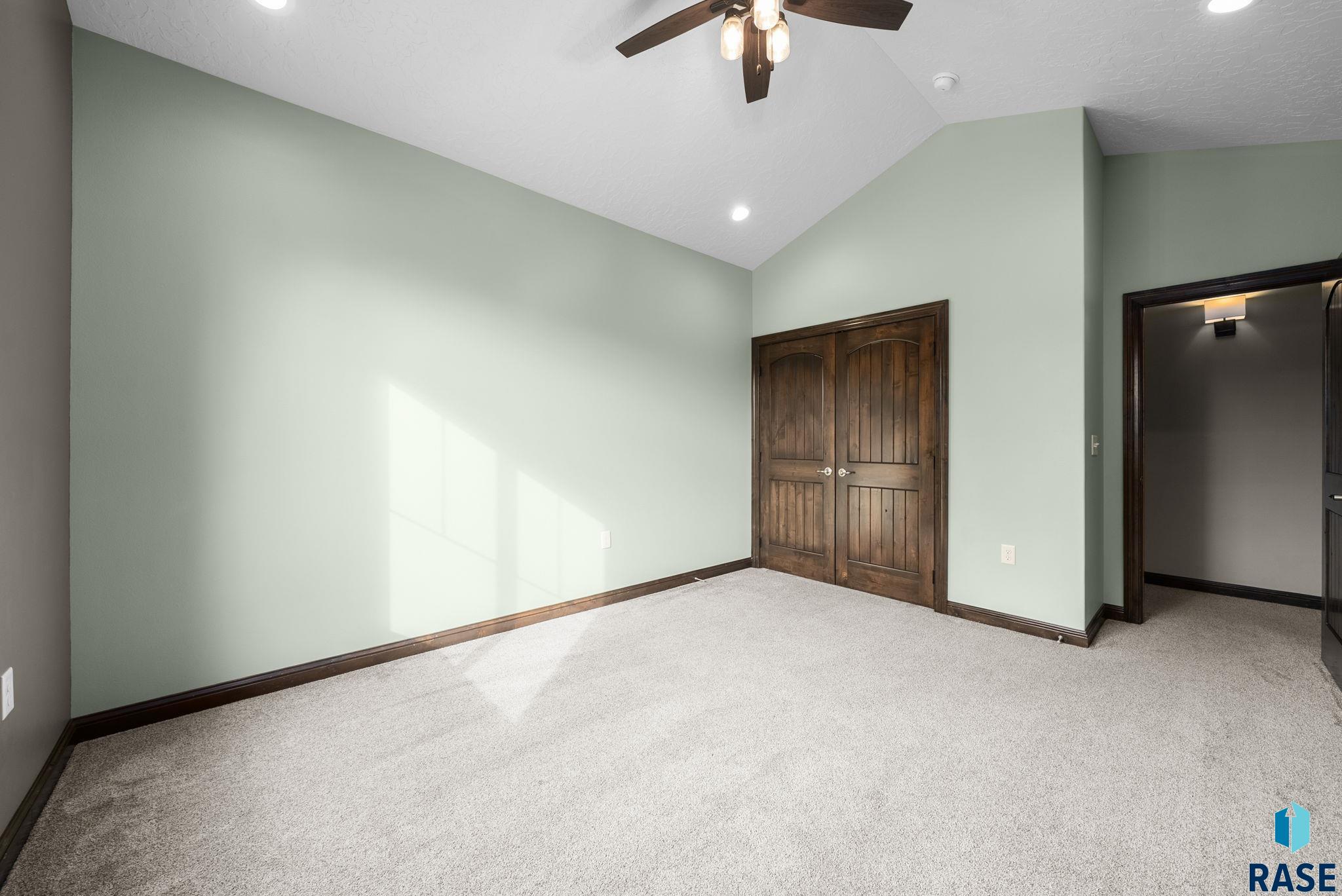 Sioux Falls, South Dakota 57108, United States, 5 Bedrooms Bedrooms, ,3 BathroomsBathrooms,Residential,Active,229236