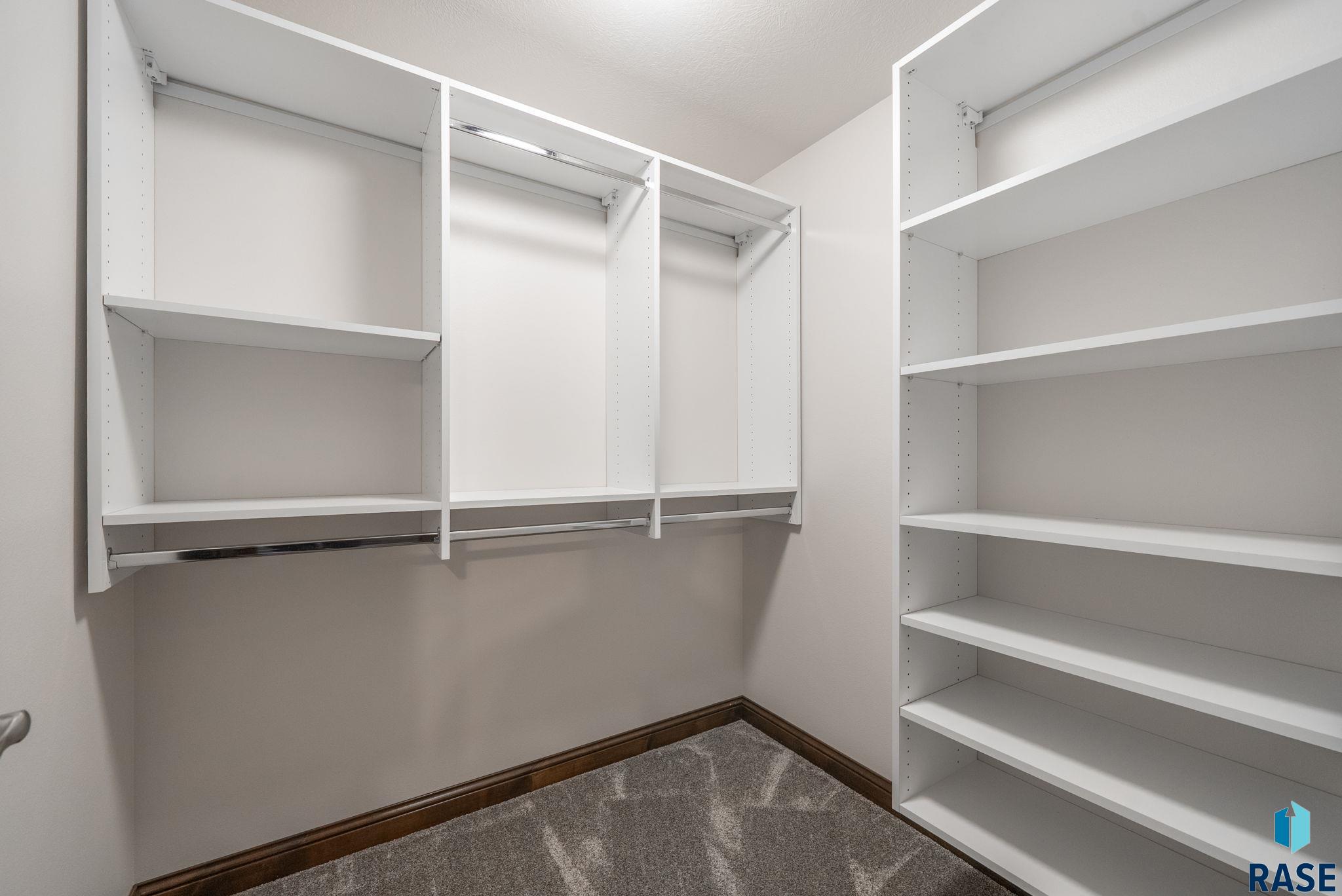 Sioux Falls, South Dakota 57108, United States, 5 Bedrooms Bedrooms, ,3 BathroomsBathrooms,Residential,Active,229236