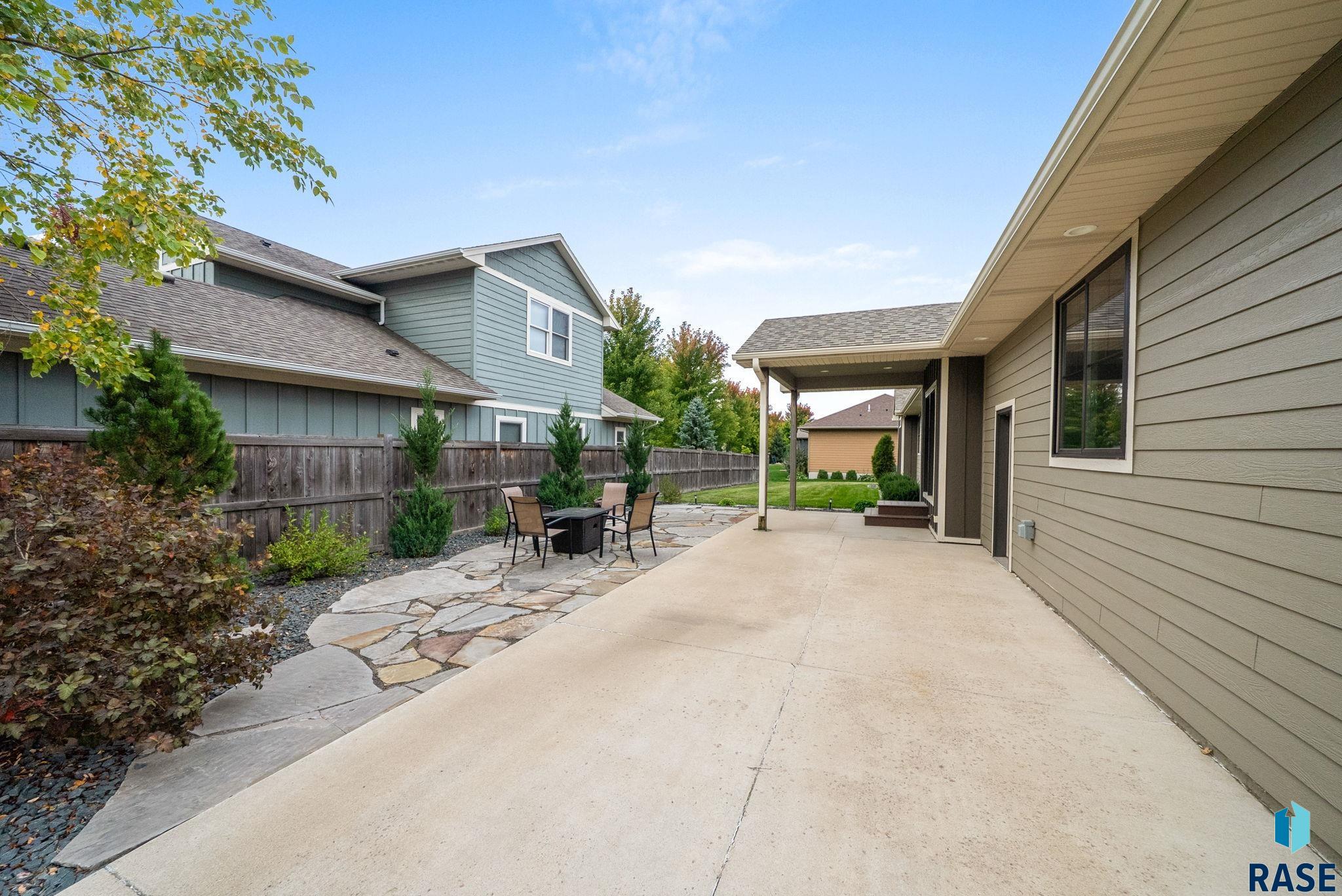 Sioux Falls, South Dakota 57108, United States, 5 Bedrooms Bedrooms, ,3 BathroomsBathrooms,Residential,Active,229236