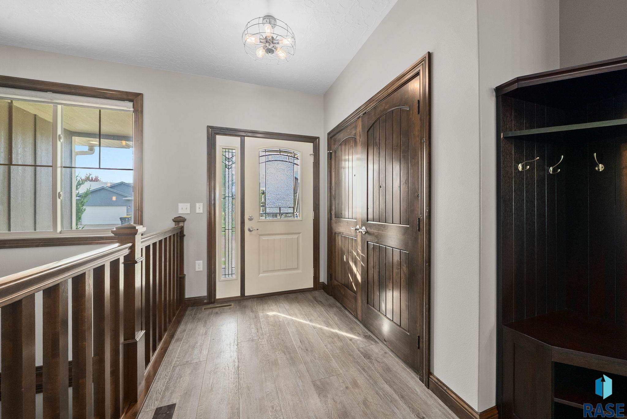 Sioux Falls, South Dakota 57108, United States, 5 Bedrooms Bedrooms, ,3 BathroomsBathrooms,Residential,Active,229236