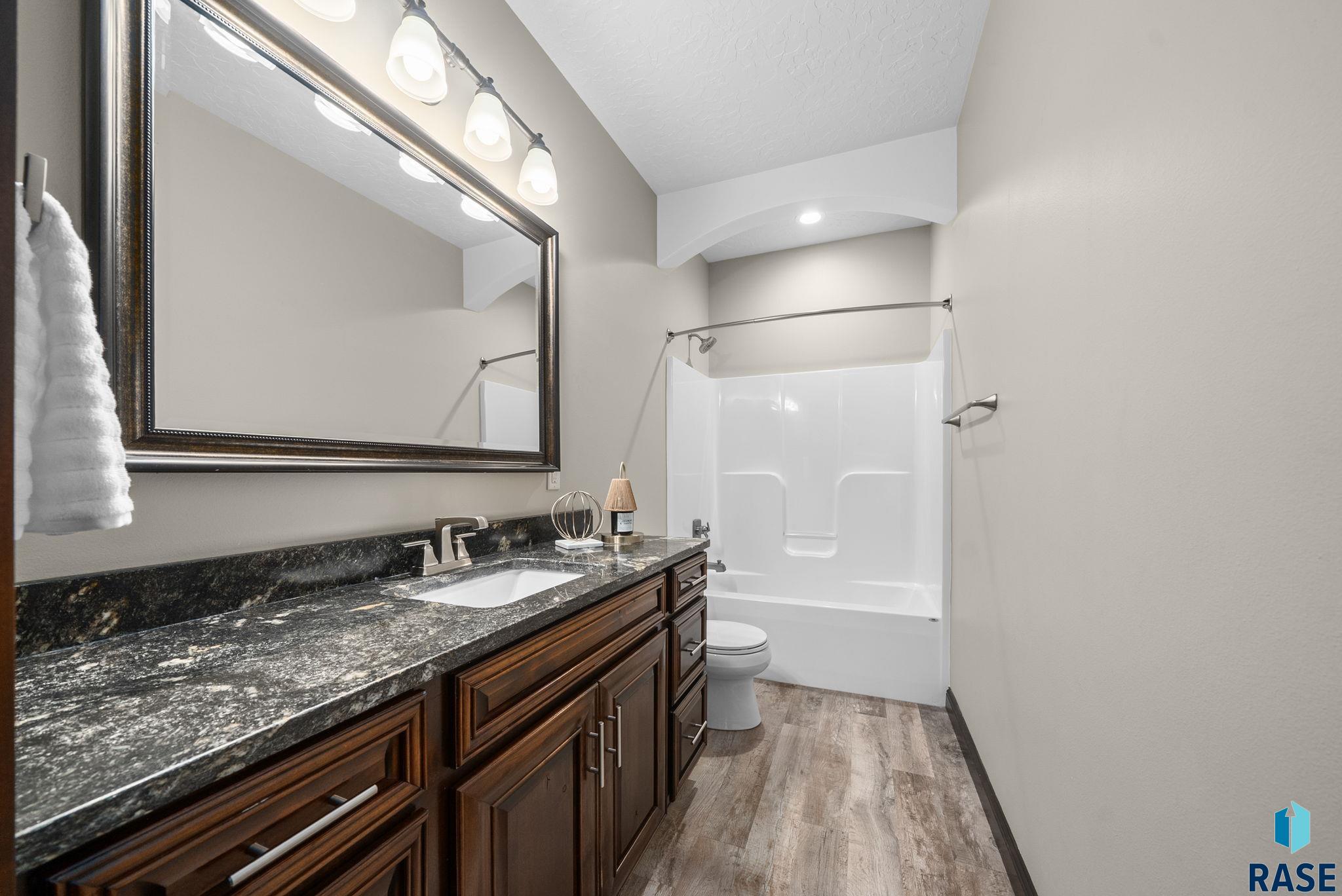 Sioux Falls, South Dakota 57108, United States, 5 Bedrooms Bedrooms, ,3 BathroomsBathrooms,Residential,Active,229236