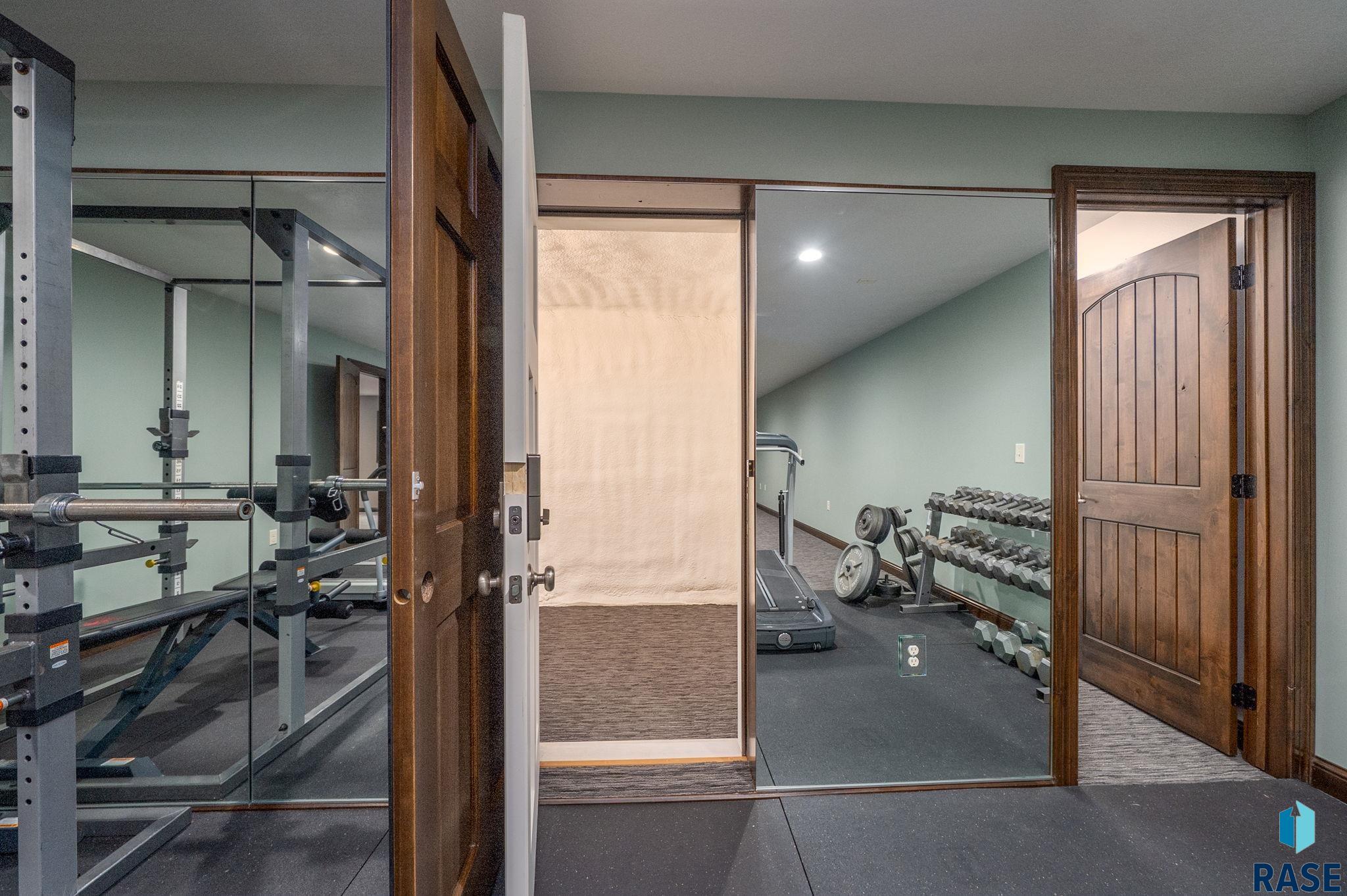 Sioux Falls, South Dakota 57108, United States, 5 Bedrooms Bedrooms, ,3 BathroomsBathrooms,Residential,Active,229236