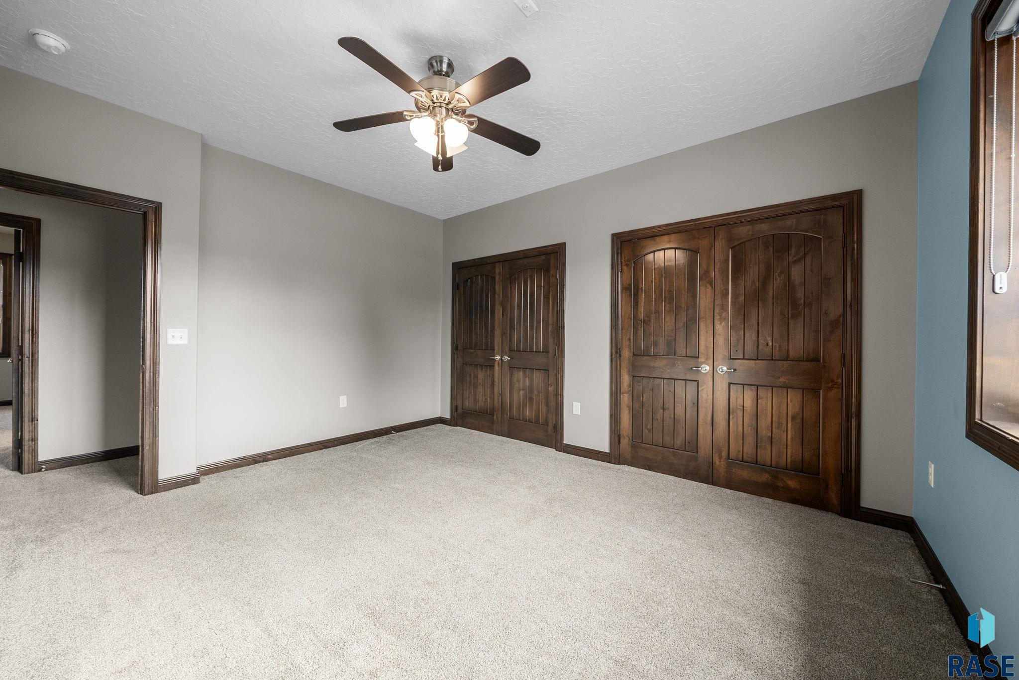 Sioux Falls, South Dakota 57108, United States, 5 Bedrooms Bedrooms, ,3 BathroomsBathrooms,Residential,Active,229236