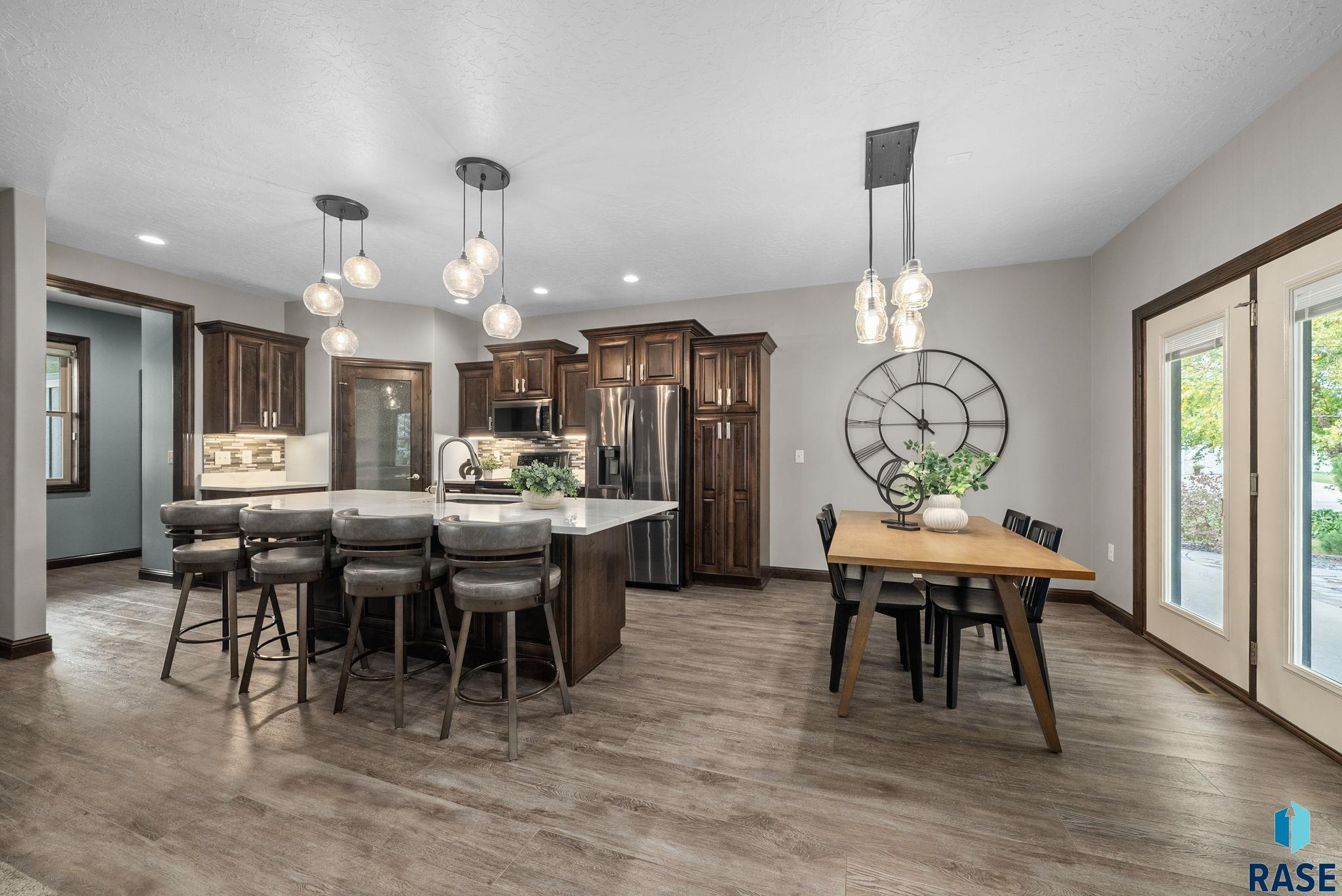 Sioux Falls, South Dakota 57108, United States, 5 Bedrooms Bedrooms, ,3 BathroomsBathrooms,Residential,Active,229236