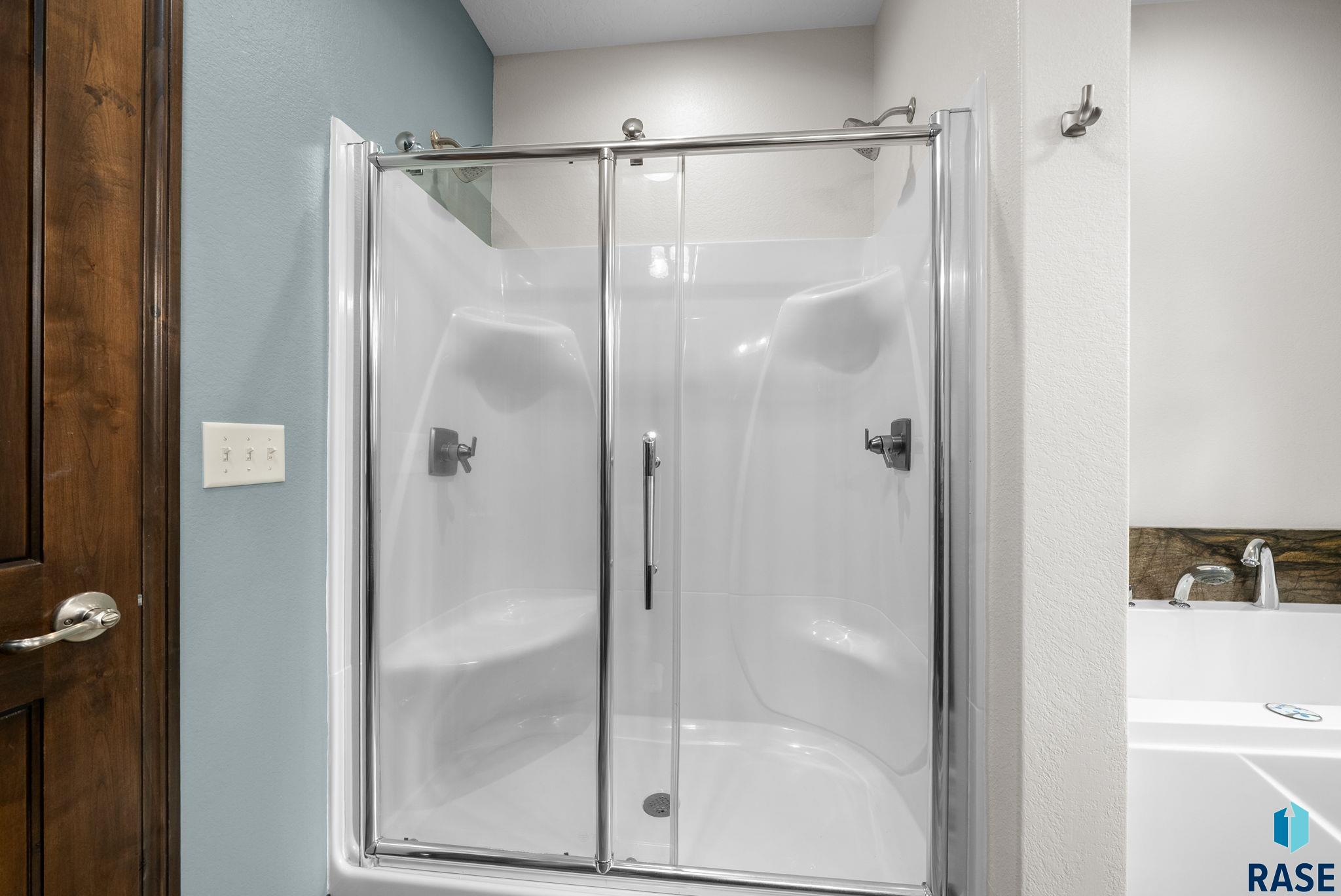 Sioux Falls, South Dakota 57108, United States, 5 Bedrooms Bedrooms, ,3 BathroomsBathrooms,Residential,Active,229236