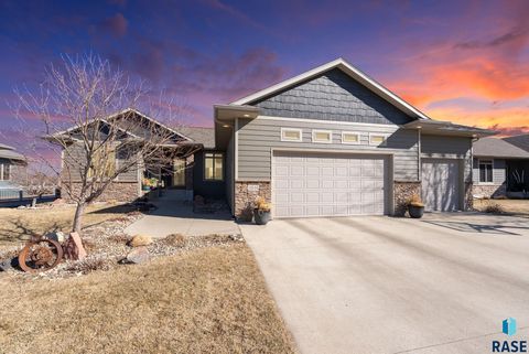 Photo of 1516 S Kinderhook Ave, Sioux Falls, SD 57106 (MLS # 22601442)