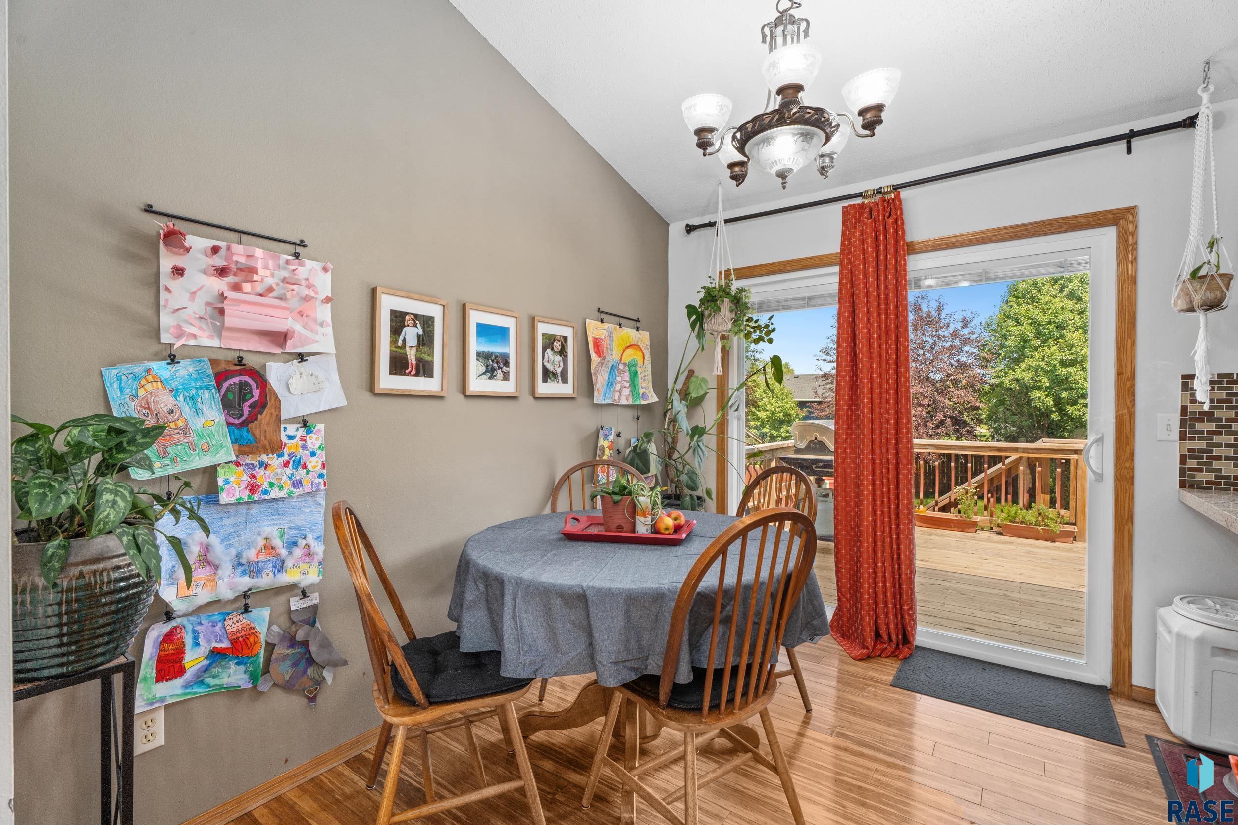 Sioux Falls, South Dakota 57106, United States, 3 Bedrooms Bedrooms, ,2 BathroomsBathrooms,Residential,Active,182847